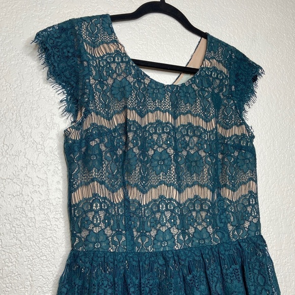 ANTHROPOLOGIE Maeve Emerald Green Lace Elsa Peplum Waist Dress Size Small - Picture 4 of 8